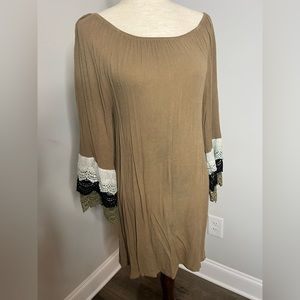 Gently Used adorable, laced sleeve dress. Goes great with sandals or flats.